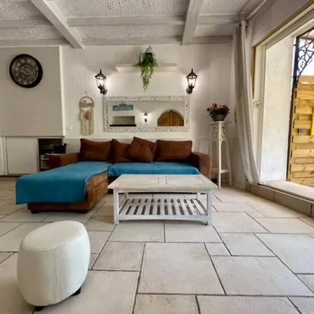 Rez De Villa Tout Confort Dans Ancien Monastere Apartman *