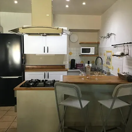 Rez De Villa Tout Confort Dans Ancien Monastere Apartman